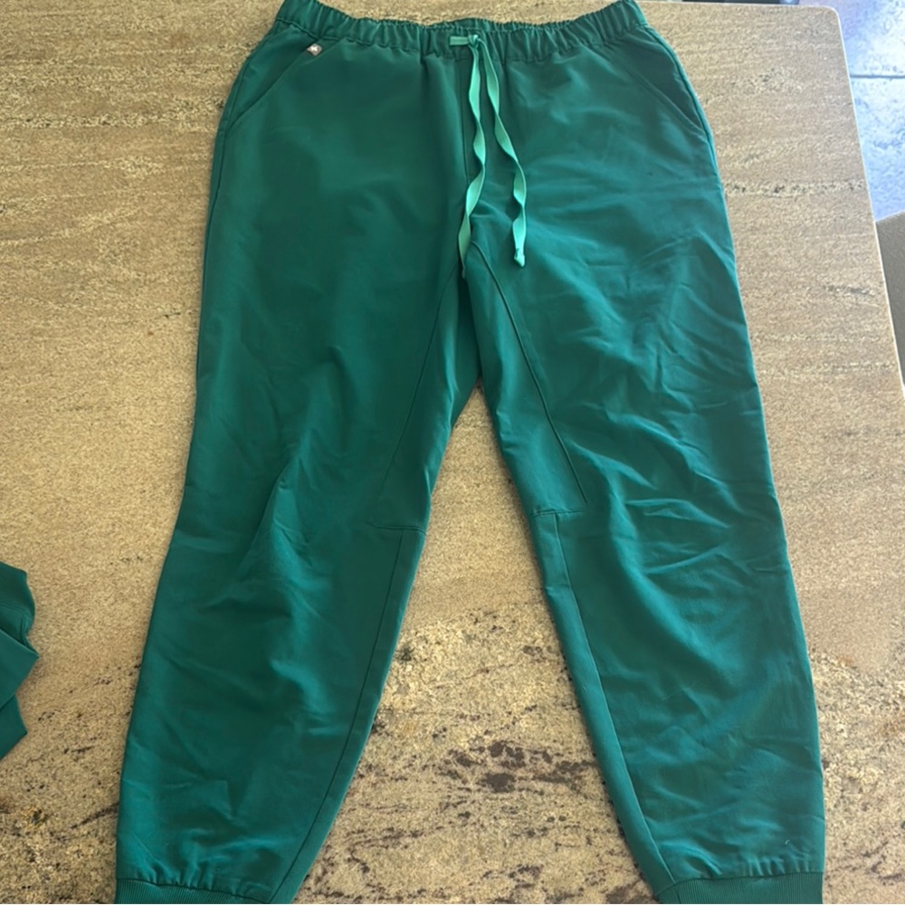 Hunter Green Jogger Pants scrubs — FIGS